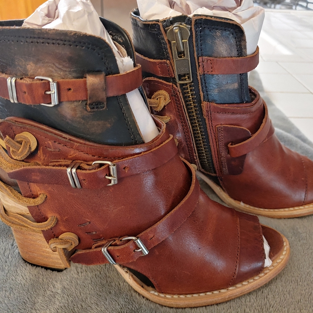 Freebird Cognac Carterr bootie